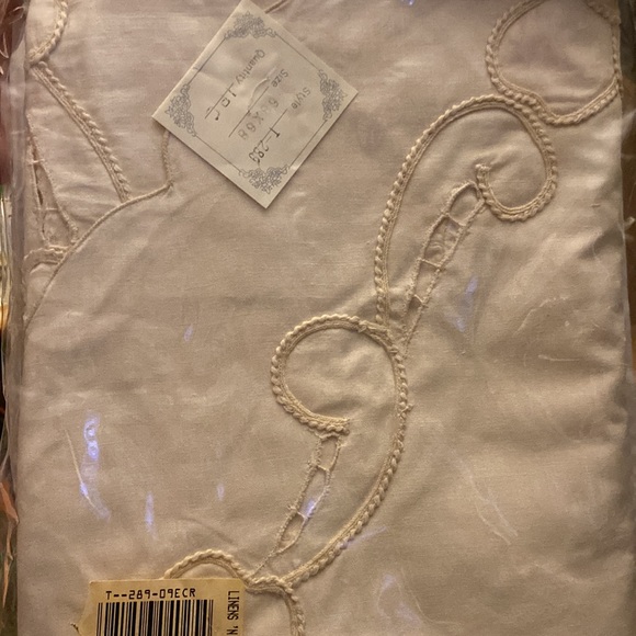 Linens “N Things Habdmade Lace Round 68” Tablecloth Cotton Beige New - Picture 2 of 4